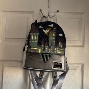 Like new Hogwarts Loungefly backpack